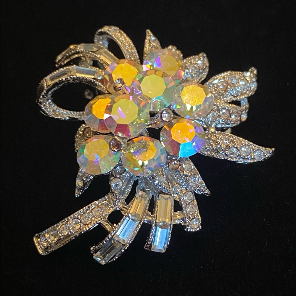 Vintage Floral Spray Brooch. Great Condition.